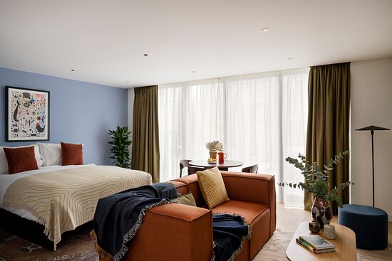 Landmark Pinnacle Apartment Bedroom