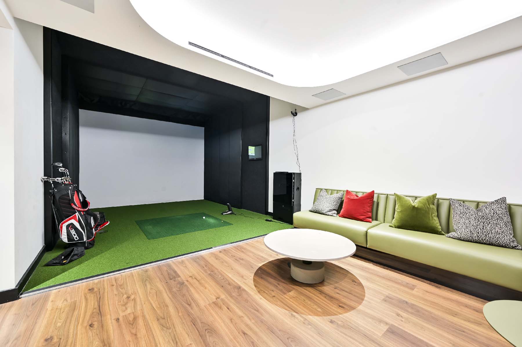 White City Living Golf Simulator